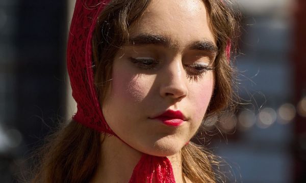 Cherry girl makeup: Πώς να πετύχεις το viral trend του TikTok φέτος το καλοκαίρι