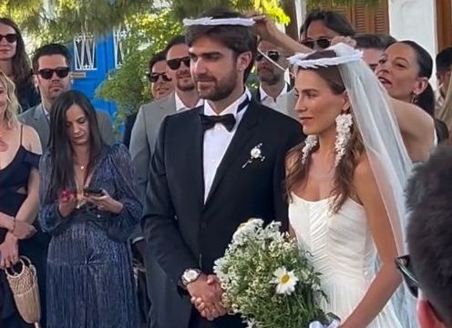 Ο γάμος της Μελίας Κράιλινγκ στο νησί που λάτρεψε στους Πανθέους & η λεπτομέρεια στο bridal look