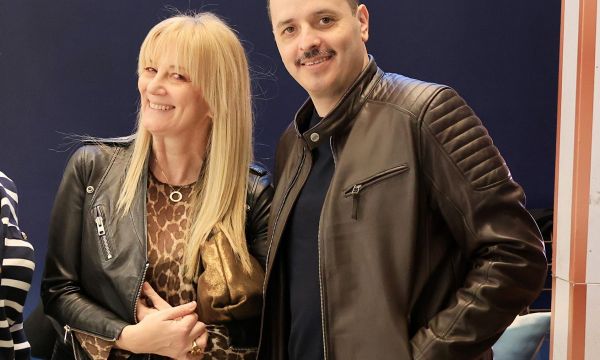 Τα απρεπή σχόλια που δέχθηκε η σύντροφος του Αλέξανδρου Τσουβέλα και η έξυπνη απάντησή του
