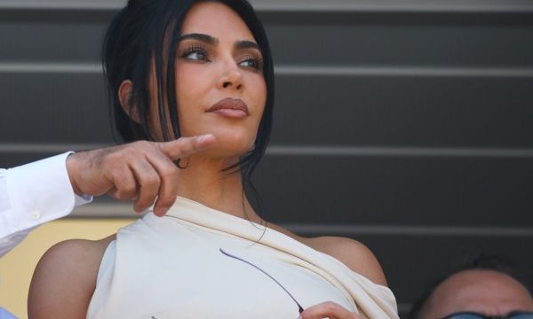 Το αξεσουάρ μαλλιών της Kim Kardashian στο Grand Prix του Μονακό δεν το περιμέναμε!