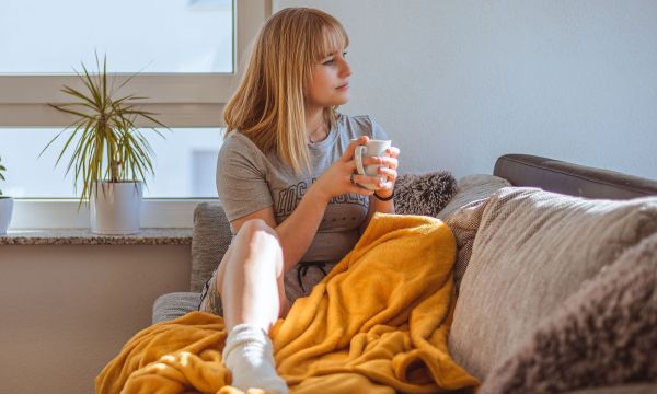 «Influencers της μοναξιάς»: Πώς το single, χωρίς φίλους και σχέδια για το ΣΚ είναι η νέα τάση