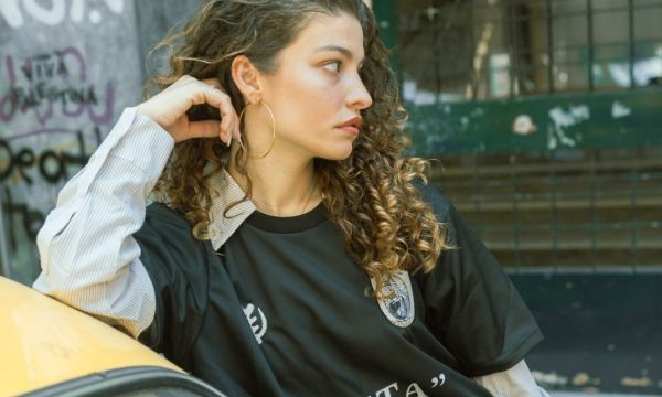 Ένα lookbook φτιαγμένο από τις ιστορίες που «γράφονται» καθημερινά στους δρόμους της πόλης