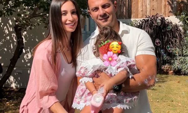 Το σπάνιο βίντεο με την κόρη του Ντάνου που μεγάλωσε και η ατάκα της Βαμβακούση για ζωή στη Σκιάθο
