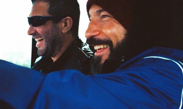 Το «δώρο» πριν το φινάλε του «The Bear»: Ο Jon Bernthal & ο Ebon Moss-Bachrach μάς μιλούν το «Gary»