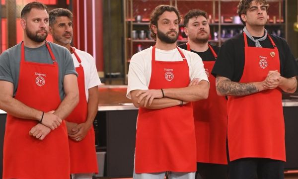 Ο πρώτος παίκτης που περνά στον τελικό του MasterChef 10: Με δάκρυα η άβολη αποχώρηση των 5 μπλε