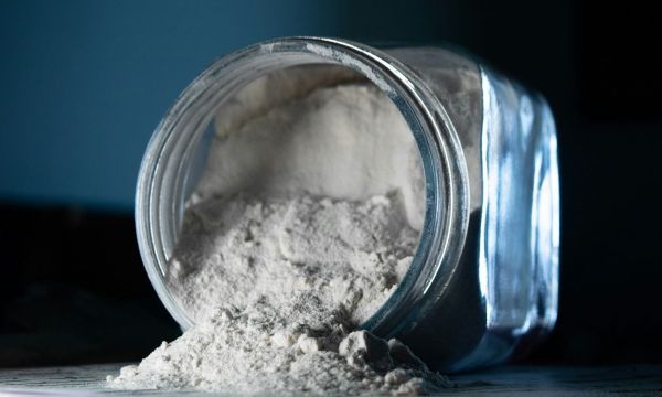 Το κόλπο με τα φύλλα δάφνης και τη μαγειρική σόδα: γιατί το χρησιμοποιούν τόσα νοικοκυριά