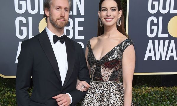 Η Anne Hathaway θα γίνει μαμά για 3η φορά στα 43 της και η αποκάλυψη ήρθε με το πιο γλυκό βίντεο