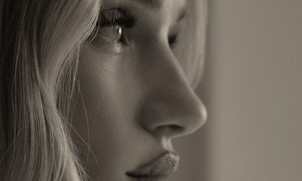 Κρέμα ματιών: Γιατί είναι απαραίτητη στην skincare ρουτίνα σου και πώς να επιλέξεις τη σωστή