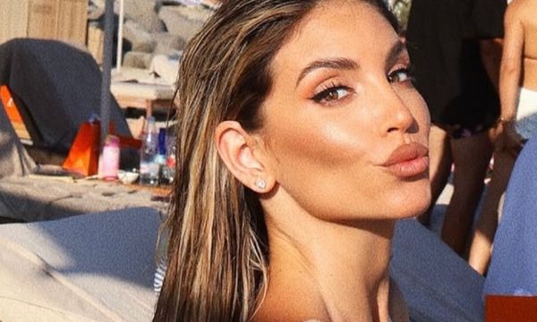 Πώς να αντιγράψεις τα sexy waves της Αθηνάς Οικονομάκου στο wedding weekend της