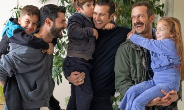 H Κόρα Καρβούνη έρχεται στον β' κύκλο του Μπαμπά σ' αγαπώ για να επιβάλλει τάξη & πειθαρχία