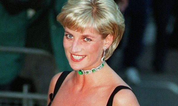 Το αγαπημένο manicure της Πριγκίπισσας Diana, 36 χρόνια μετά, κατακτά το feed μας
