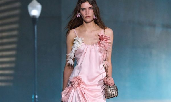Ξέχνα τα neutrals γιατί το καλοκαίρι θέλει χρώμα: Tiffany blue ή ballerina pink για να διαλέξεις