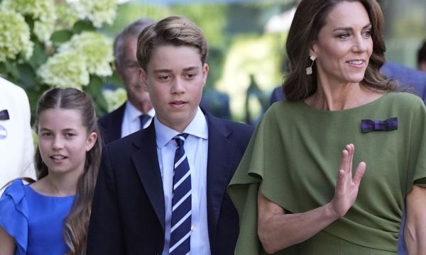 Το dress core ανάγκασε τον Πρίγκιπα George να φορέσει κοστούμι στον καύσωνα