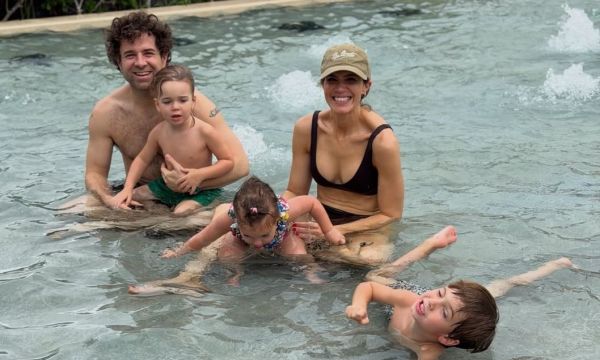 Mandy Moore: Δείχνει χωρίς φίλτρα το σώμα της μετά από 3 παιδιά σε 3,5 χρόνια