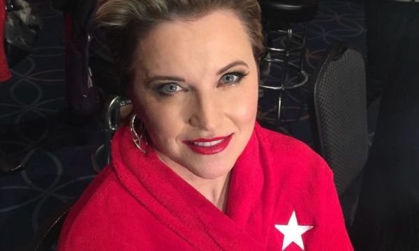 Η Lucy Lawless άφησε το σπαθί της Ζήνα & έχτισε μια περιουσία εκατομμυρίων από ακίνητα