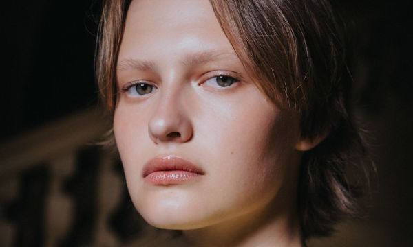 Summer glow makeup: Το μακιγιάζ που θα λατρέψεις το καλοκαίρι στο νησί