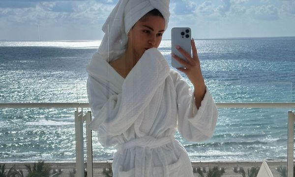 Reverse hair washing: Γιατί το conditioner πριν το σαμπουάν θα χαρίσει όγκο στα μαλλιά σου;