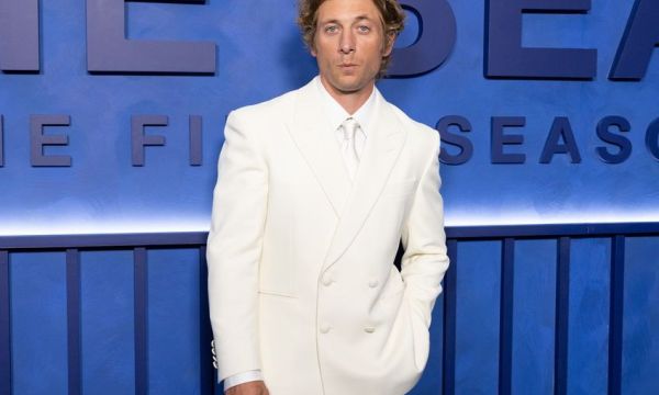 Ο Jeremy Allen White αποκάλυψε πως κράτησε το πιο βαρύ αναμνηστικό από το πλατό του «The Bear»