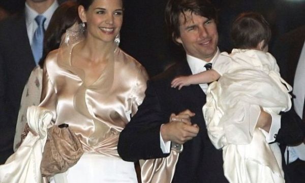 Η Suri Cruise είναι και επίσημα Noelle: Τέλος το επίθετο του πατέρα της Tom