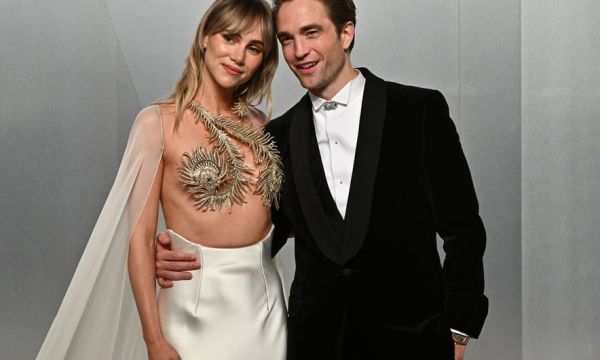 Η Suki Waterhouse αποκάλυψε πως αποκαλεί η κόρη της τον μπαμπά της, Robert Pattinson