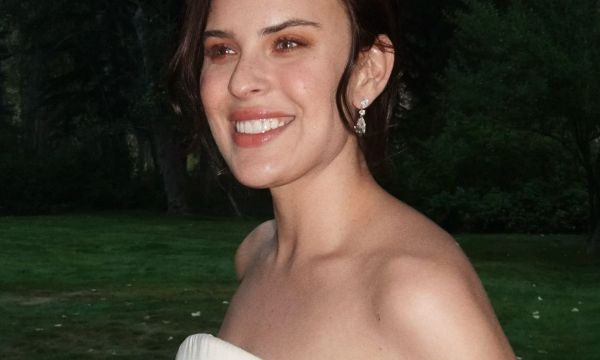 Η Tallulah Willis παντρεύτηκε: Το Balenciaga νυφικό των 712 ωρών και ο Έλληνας κομμωτής