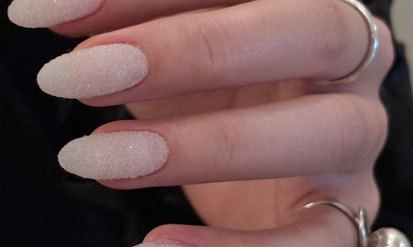Sugar Nails: Η πιο «γλυκιά» τάση στα νύχια, χωρίς θερμίδες