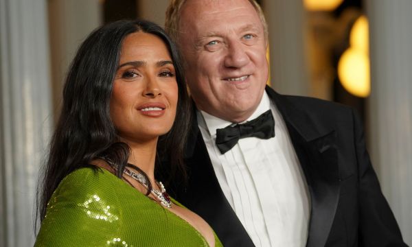 Λίγο πριν γίνει 60, η Salma Hayek έγινε γιαγιά: Η πρώτη φωτογραφία με τον εγγονό της