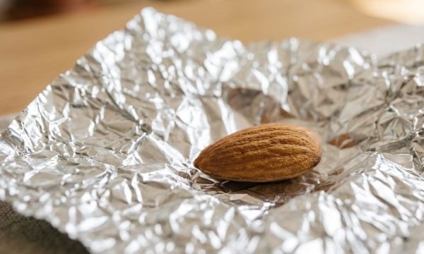 Γιατί πρέπει να έχεις μαζί σου ένα αμύγδαλο τυλιγμένο σε αλουμινόχαρτο με βάση το Φενγκ Σούι