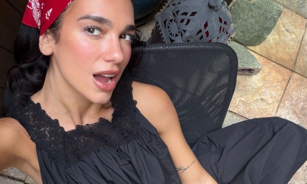 Polka Dot: Η Dua Lipa έκανε το πιο cool μανικιούρ για το τέλος του καλοκαιριού & είναι πανεύκολο