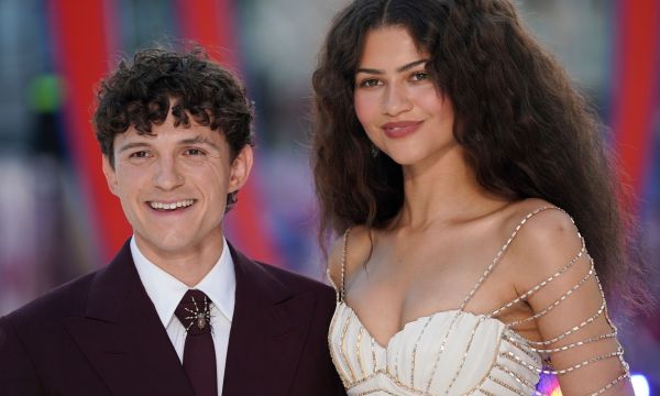 Όχι μόνο η Zendaya και ο Tom Holland: 5 ακόμα διάσημα ζευγάρια που ερωτεύθηκαν μπροστά στις κάμερες