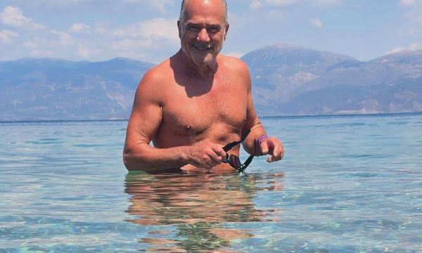 «Μεγαλώνεις όμορφα» είπαν στον Παύλο Ευαγγελόπουλο για ένα καλοκαιρινό του κλικ που θυμίζει Ρετιρέ