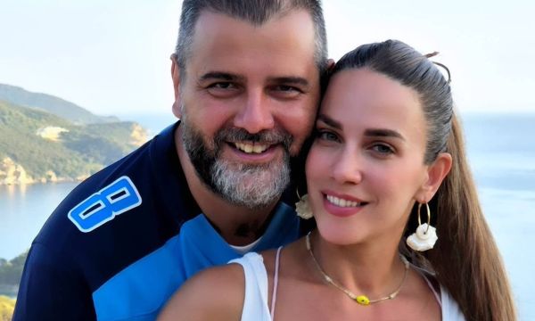 Στικούδη - Σερίφης γιόρτασαν την 8η επέτειο του γάμου τους, στο μέρος που όλα ξεκίνησαν το 2018