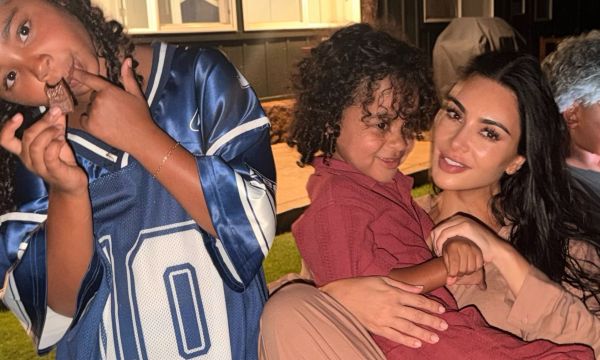 «Ο δικός μας Spidey»: Η Kim Kardashian μας δείχνει την νέα εμμονή του γιού της, Psalm