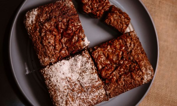 Brownies στο air fryer: Η πανεύκολη συνταγή για σοκολατένιο γλυκό σε λιγότερο από 20 λεπτά