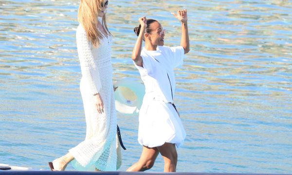Nicole Kidman & Zoe Saldaña με τις τσάντες που θέλουμε να φοράμε non stop έως το φθινόπωρο