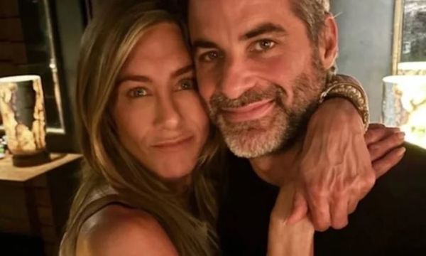Jennifer Aniston και Jim Curtis μιλούν για τη διάγνωση που του προκάλεσε μερική παράλυση