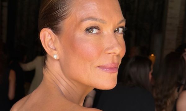Το soft-focus μακιγιάζ της Βίκυς Καγιά στο Φεστιβάλ Κινηματογράφου της Βενετίας έγινε inspo μας