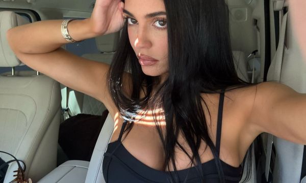 Η Kylie Jenner επέλεξε την mascara που κάνει τα καστανά μάτια να δείχνουν πιο φωτεινά