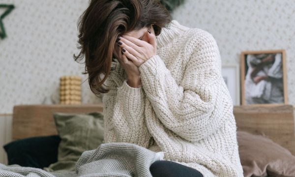 Από το στρες μέχρι τον ύπνο: Όλα όσα επηρεάζουν την περίοδό σου χωρίς να το καταλαβαίνεις
