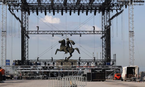 Ο Αντώνης Ρέμος, το άγαλμα του Μεγάλου Αλεξάνδρου και μια συναυλία που κρίθηκε πριν καν γίνει