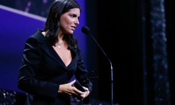 Ζακλίν Λέντζου: Ποια είναι η Ελληνίδα σκηνοθέτιδα που κέρδισε το Βραβείο Σκηνοθεσίας στη Βενετία