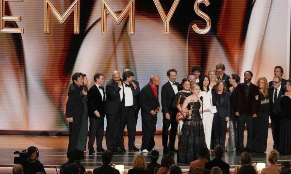 Βραβεία Emmy 2026: Το Widow’s Bay σάρωσε με 14 βραβεία –Από 7 νίκες για «The Pitt» & «DTF St. Louis»