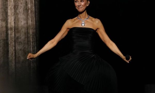 Céline Dion: Το «soap manicure» της είναι το μυστικό για να δείχνουν τα κοντά νύχια πιο κομψά