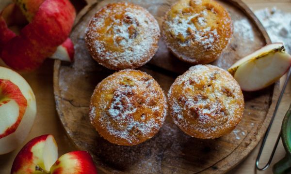 Νόστιμα  και αφράτα muffins μήλου χωρίς αυγά - Το απόλυτο υγιεινό κολατσιό για το σχολείο