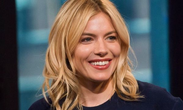 Η Sienna Miller έλαμψε στο κόκκινο χαλί αλλά η 14χρονη κόρη της ήταν αυτή που τράβηξε τα βλέμματα
