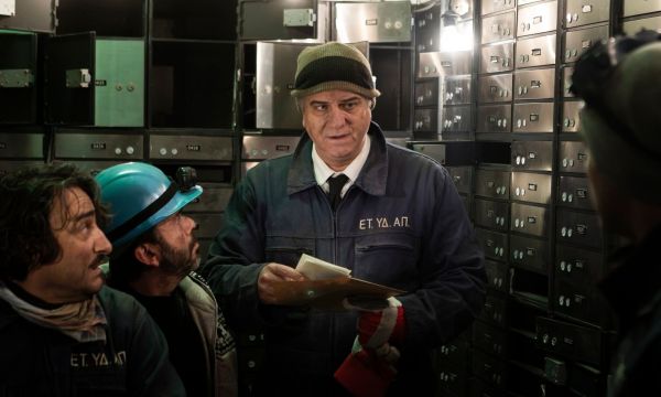 Το ατύχημα στο Ριφιφί και η πιο κρίσιμη στιγμή στην παράτολμη ληστεία των 7, πριν το  φινάλε