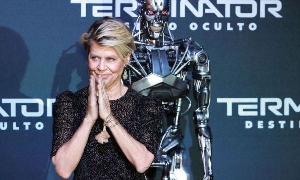 Η Linda Hamilton γίνεται 70 και η Sarah Connor δεν ήταν ποτέ πιο επίκαιρη