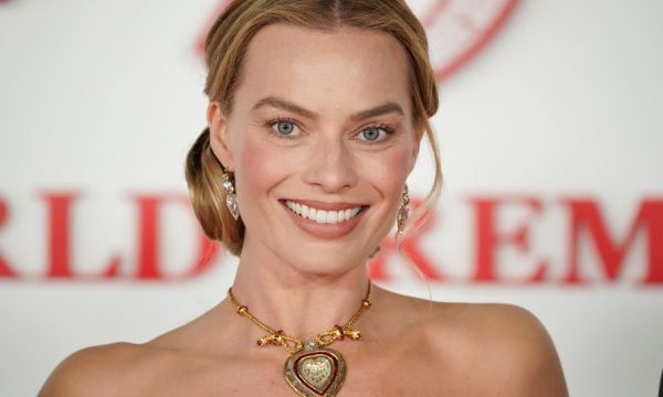 Η Margot Robbie αλλάζει αθόρυβα το επώνυμό της έπειτα από σχεδόν 10 χρόνια γάμου