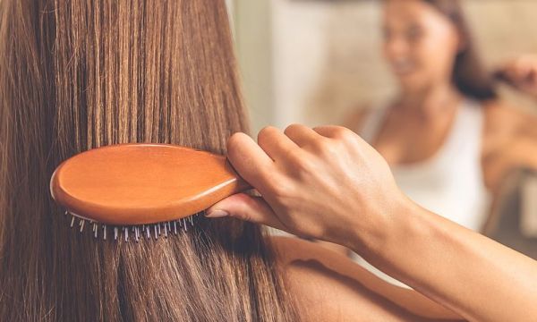 Scalp first! Η Klorane συνδυάζει κινίνη και αδενοσίνη για πιο δυνατά και μακριά μαλλιά