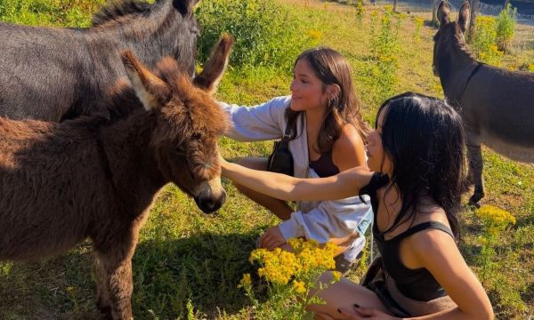 Η Jenna Ortega γίνεται 24 και η αδελφή της έχει κάτι να πει σε όσους σχολιάζουν την εμφάνισή της